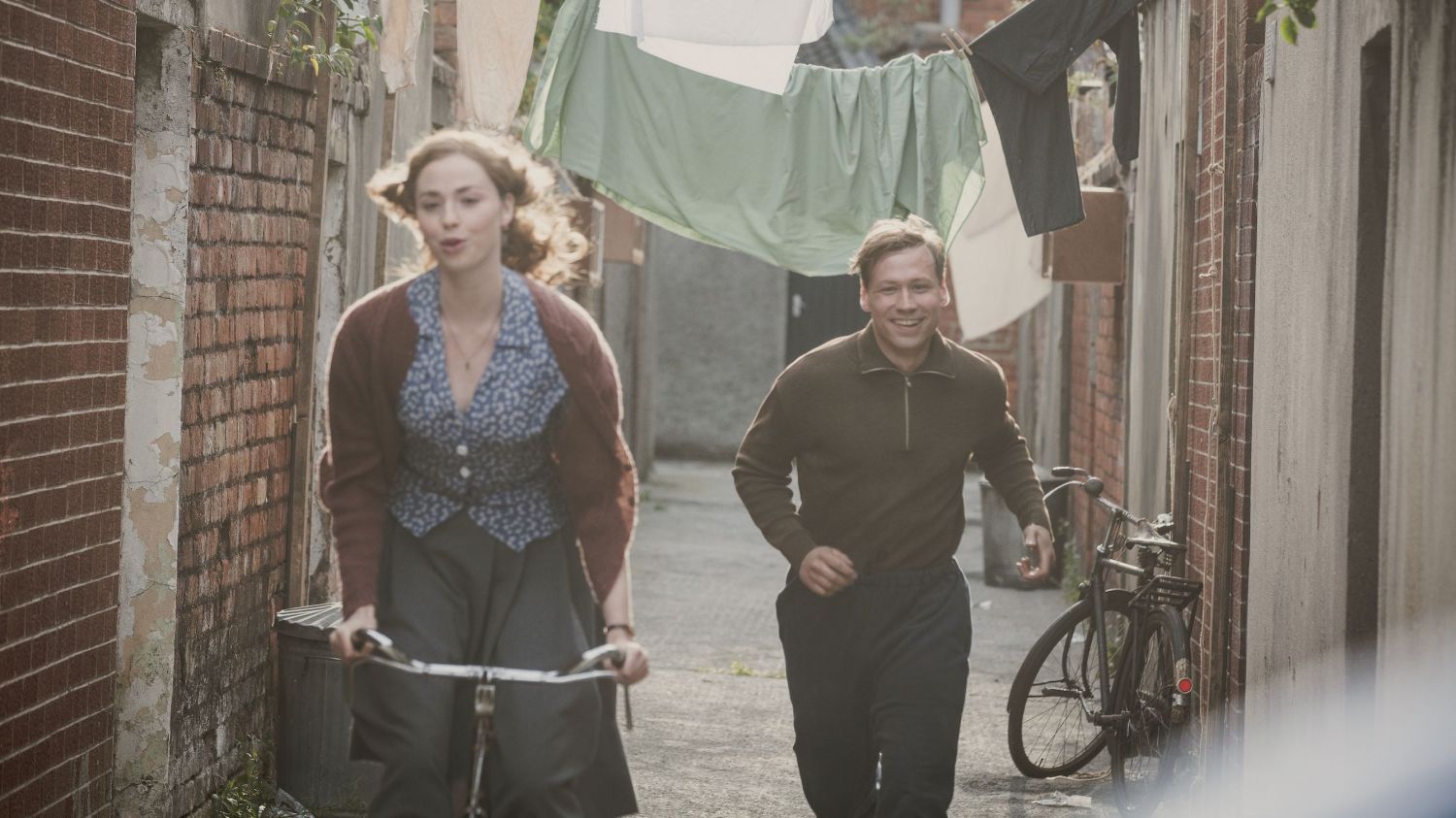 Movie Review: A German POW, a romance and football — “The Keeper ...