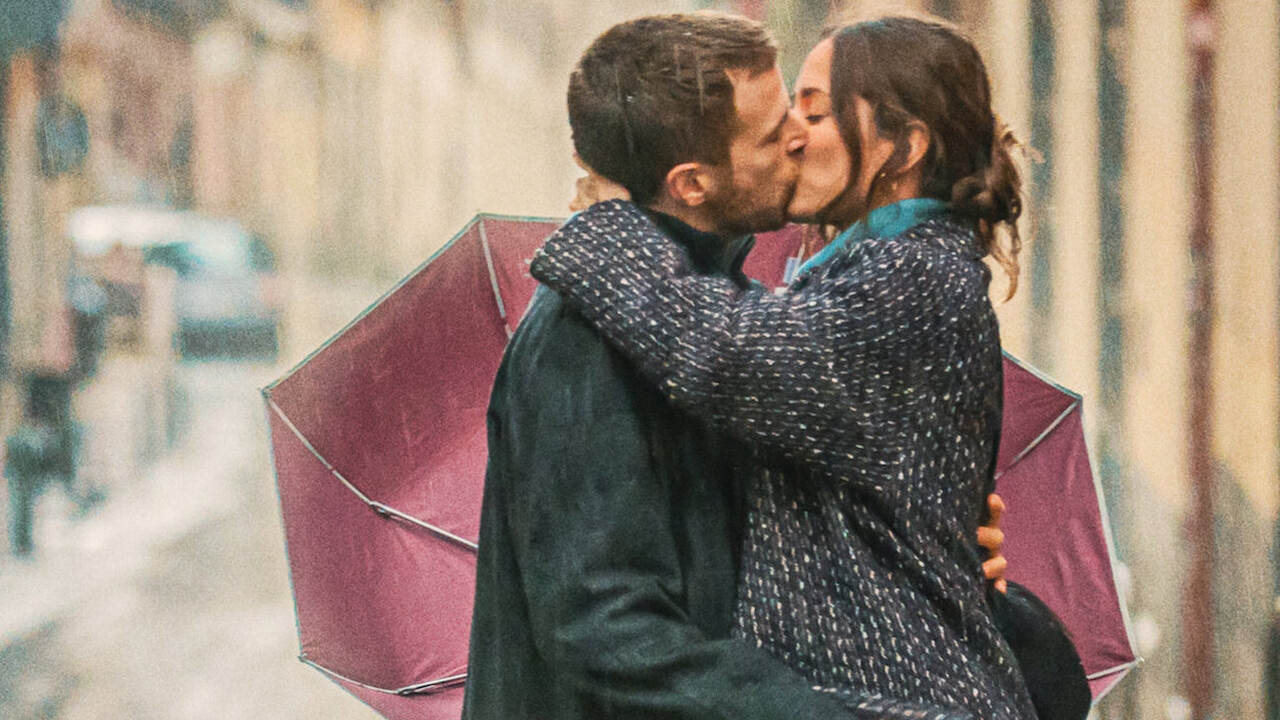 Соленый поцелуй 2023. Поцелуи в фильмах. Поцелуй любви. Любовь с первого поцелуя 2023.
